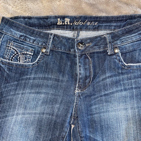 LA Idol Distressed Cropped Jeans - Picture 6 of 7